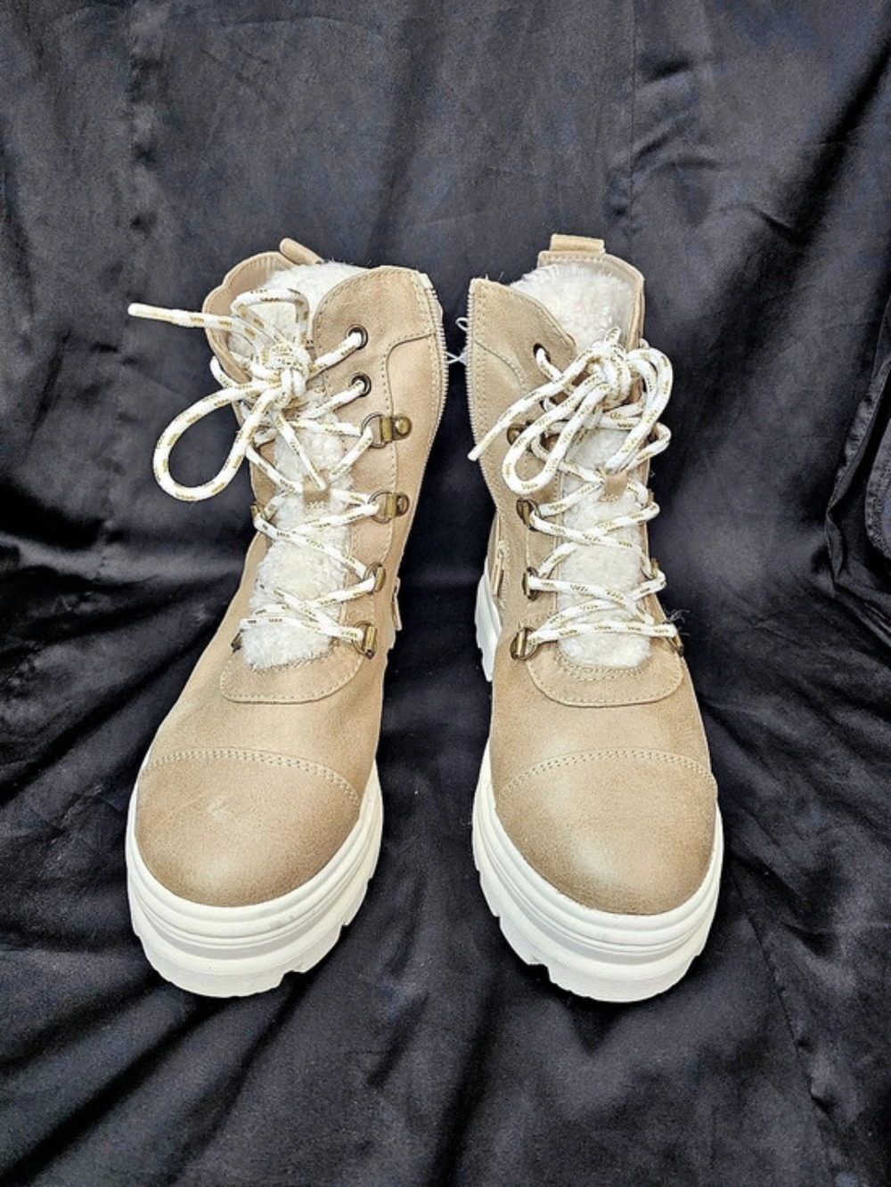 Women's Winter Lace-Up Boots in Brown NWT